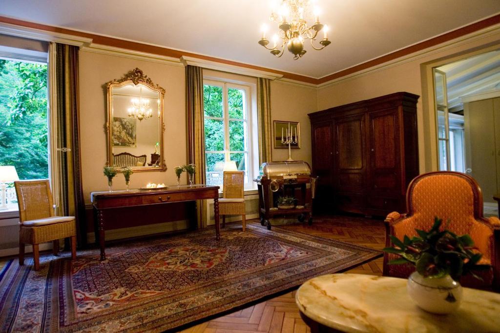 Hotel Restaurant Villa Fayence Wallerfangen 部屋 写真